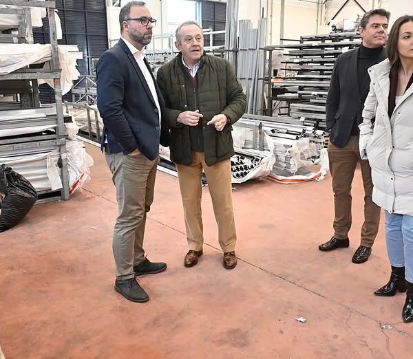 El Alcalde Javier Navarro Realiza Visita Institucional a la Prestigiosa Empresa SOMAN PVC