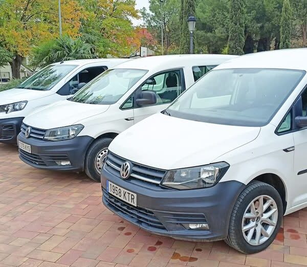 El Área de Medio Ambiente del Ayuntamiento de Tomelloso Adquiere Tres Nuevos Vehículos para Mejora y Completar su Flota