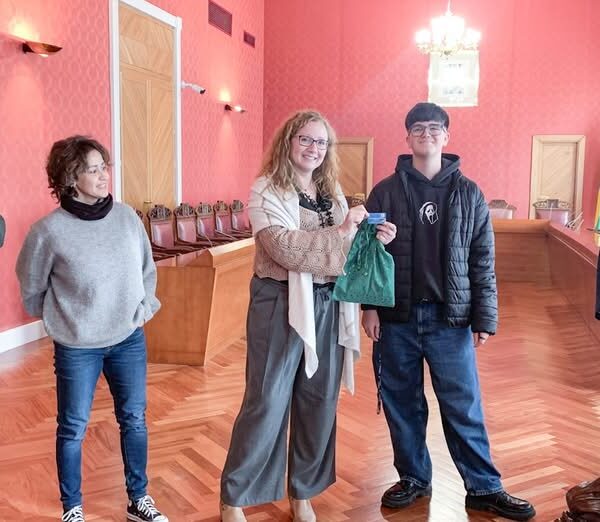 El Ayuntamiento Celebra el Sorteo de la Cesta Solidaria Organizado por el IES Airén