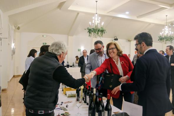 El Gobierno de Castilla-La Mancha resalta la solidez del sector vitivinícola en medio de la incertidumbre global.