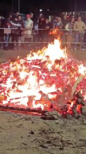 Inflamando Tradiciones: el Renacimiento del Orgullo de Tomelloso con la Hoguera de San Antón