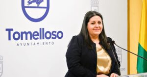 La Sala Francisco Carretero en el Ayuntamiento Estrena Nueva Iluminación para Destacar la Obra del Pintor Tomellosero