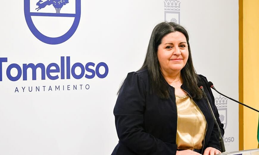 La Sala Francisco Carretero en el Ayuntamiento Estrena Nueva Iluminación para Destacar la Obra del Pintor Tomellosero