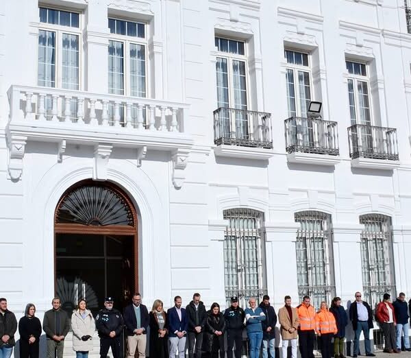 Tomelloso Honra a las Víctimas del Accidente Ferroviario de Adamuz con un Minuto de Silencio: Alcalde Javier Navarro Expresa su Pesar