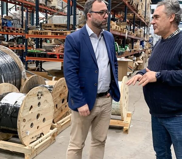 Alcalde Evalúa el Crecimiento del Sector Empresarial Durante Visita a Suinra, Proveedor Mayorista de Suministros Eléctricos