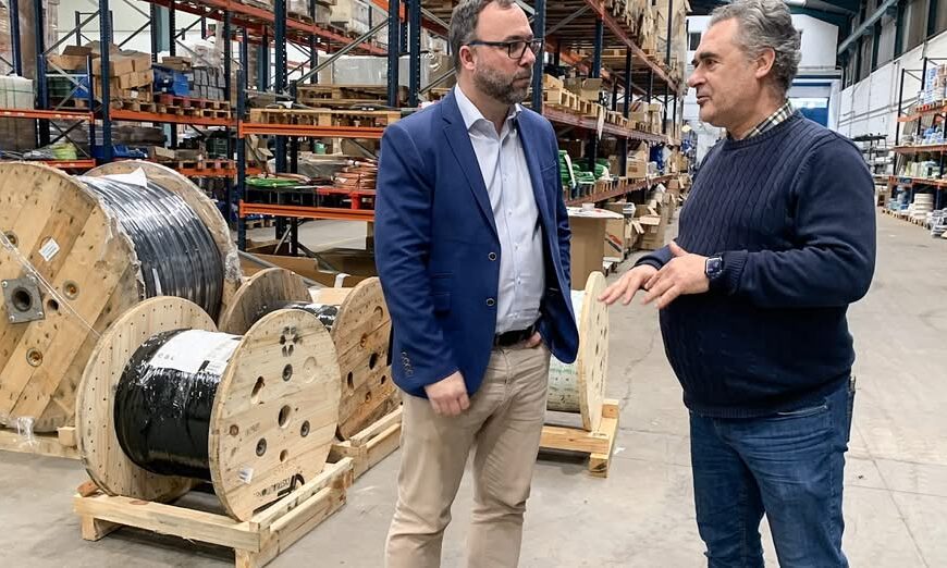 Alcalde Evalúa el Crecimiento del Sector Empresarial Durante Visita a Suinra, Proveedor Mayorista de Suministros Eléctricos