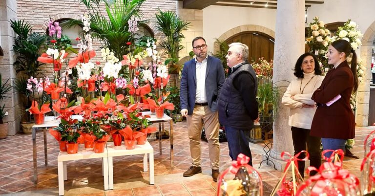 Alcalde Javier Navarro Celebra Cuatro Décadas de Éxito en la Visita a la Empresa Familiar Flores González