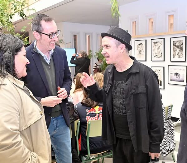 Antonio Calvo e Inés Losa Alaban el Esfuerzo del Centro y Profesores durante un Encuentro que Enlaza a los Estudiantes con Líderes Nacionales