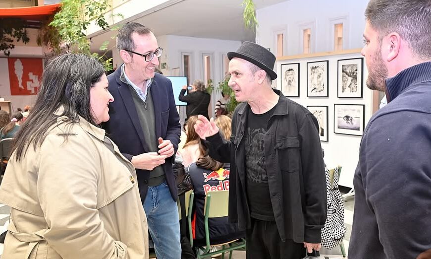 Antonio Calvo e Inés Losa Alaban el Esfuerzo del Centro y Profesores durante un Encuentro que Enlaza a los Estudiantes con Líderes Nacionales