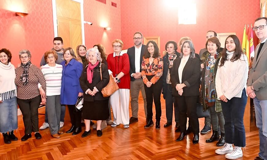 El Alcalde Javier Navarro Aboga por una Atención Oncológica más Humana e Integral en el Día Mundial Contra el Cáncer