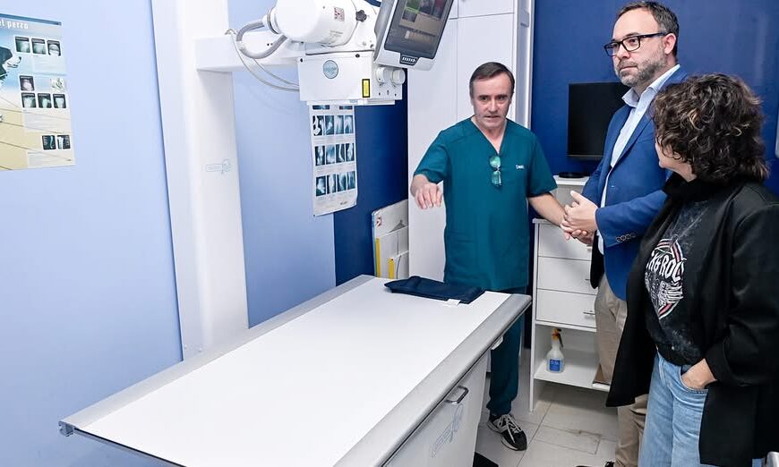 El Alcalde Javier Navarro realiza visita a la reputada Clínica Veterinaria Jayda en Tomelloso