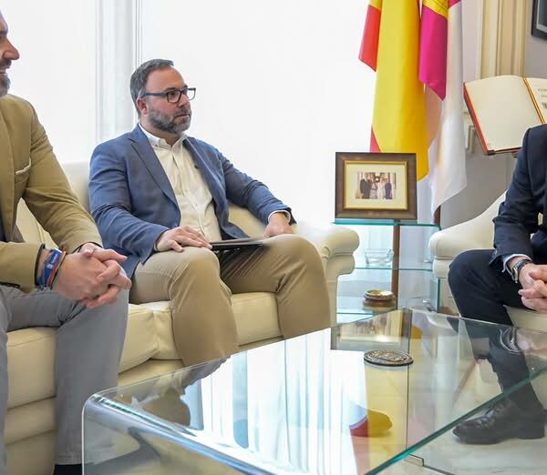 El Alcalde Javier Navarro se Reúne con el Presidente de la Diputación Provincial de Ciudad Real, Miguel Ángel Valverde en Encuentro Institucional