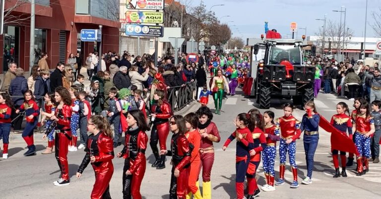 El Desfile Escolar de Tomelloso: Un Espectáculo de Imaginación e Ilusión Revela el Talento Futuro del Carnaval