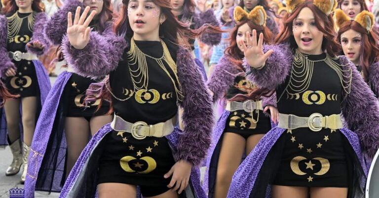 Esplendor, Creatividad y Sátira: El Desfile de Las Peñas Locales Repleto de Encanto y Originalidad por el Estudio de Danza Lidia Gorrachategui y Los Amigos