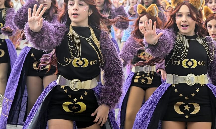 Esplendor, Creatividad y Sátira: El Desfile de Las Peñas Locales Repleto de Encanto y Originalidad por el Estudio de Danza Lidia Gorrachategui y Los Amigos