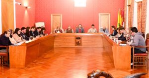 Moción Contra la Regularización Masiva de Inmigrantes Ilegales Aprobada por el Pleno Municipal: Un Desafío al Decreto del Gobierno