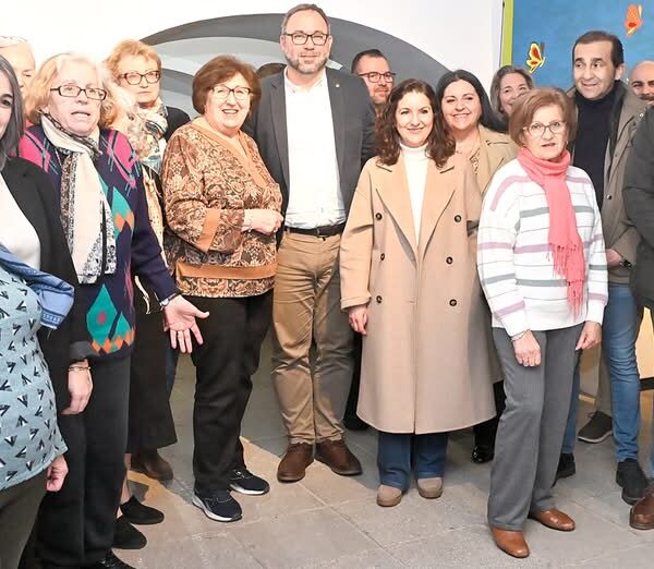 Rastrillo Solidario de la AECC se extiende hasta el 13 de febrero en la Posada de los Portales: el alcalde Javier Navarro impulsa apoyo