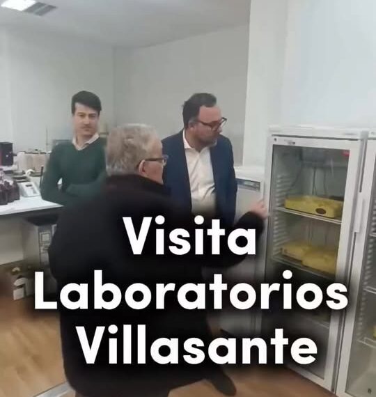 Alcalde Javier Navarro Visita el Destacado Laboratorio Nacional José María Villasante S.L., Especializado en Análisis de Aguas de Consumo Humano