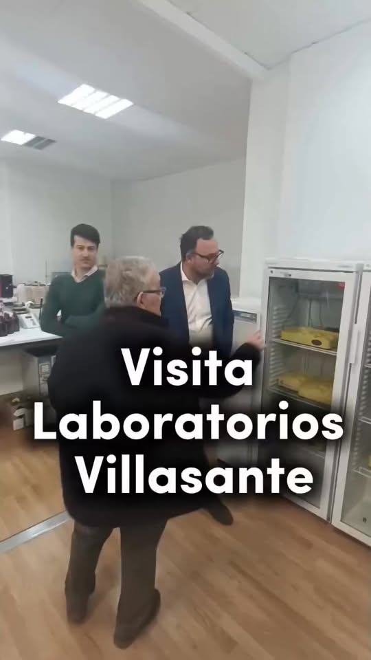 Alcalde Javier Navarro Visita el Destacado Laboratorio Nacional José María Villasante S.L., Especializado en Análisis de Aguas de Consumo Humano
