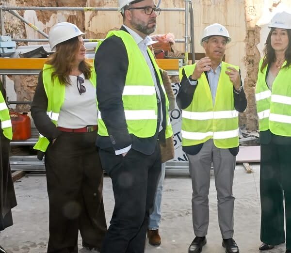 Alcalde Navarro Destaca Innovación y Sostenibilidad Durante su Visita al Proyecto de Hotel Reubicable de Grupo ANRO
