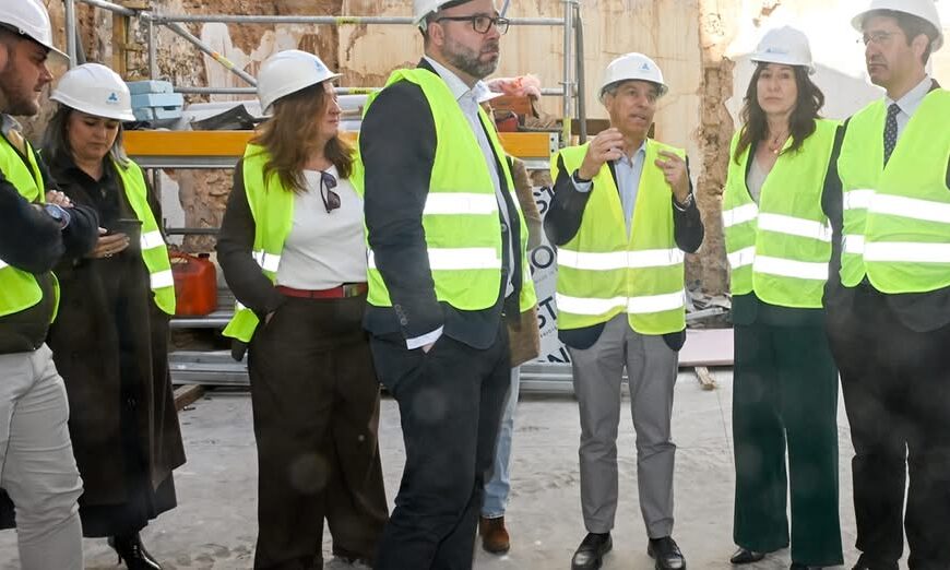 Alcalde Navarro Destaca Innovación y Sostenibilidad Durante su Visita al Proyecto de Hotel Reubicable de Grupo ANRO