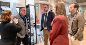 Alcalde elogia la Industria Sobresaliente de Tomelloso durante su Visita a la Empresa Especializada en Diseño, Pinacar