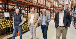 El Alcalde Celebra la Presencia de la Líder de Sector, Repuestos Agrícolas Román, en Tomelloso