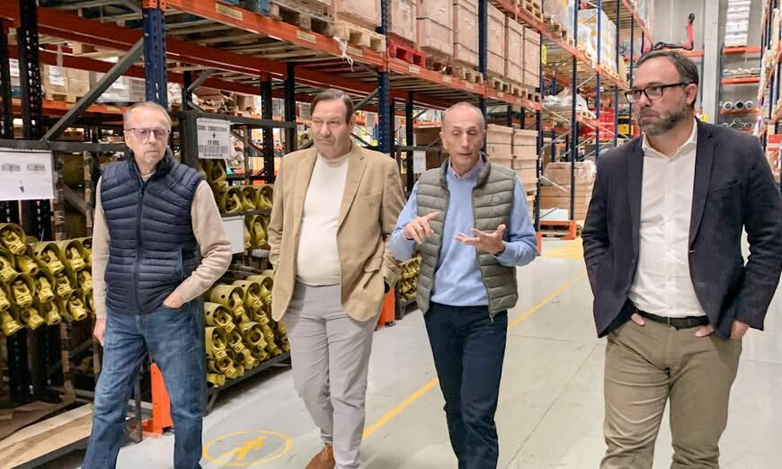 El Alcalde Celebra la Presencia de la Líder de Sector, Repuestos Agrícolas Román, en Tomelloso