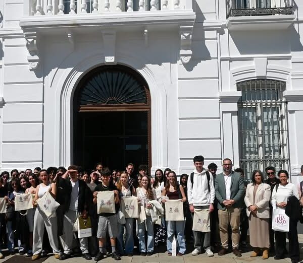 El Ayuntamiento de Tomelloso recibe oficialmente a alumnos y profesores del Lycée de la Venise Verte de Niort
