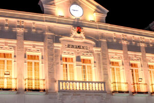 El Ayuntamiento de Tomelloso se viste de amarillo en honor al Día Mundial de la Endometriosis