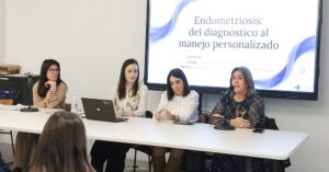 El Centro de la Mujer Ilumina la Lucha contra la Endometriosis en Conmemoración del Día Mundial de esta Enfermedad
