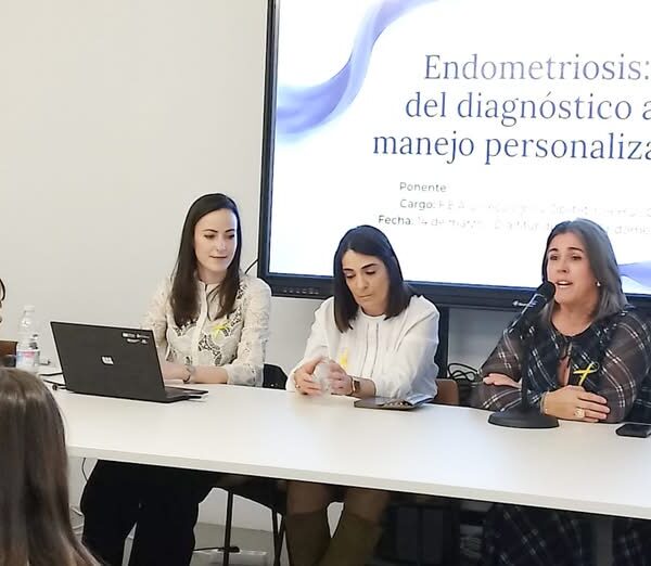 El Centro de la Mujer Ilumina la Lucha contra la Endometriosis en Conmemoración del Día Mundial de esta Enfermedad