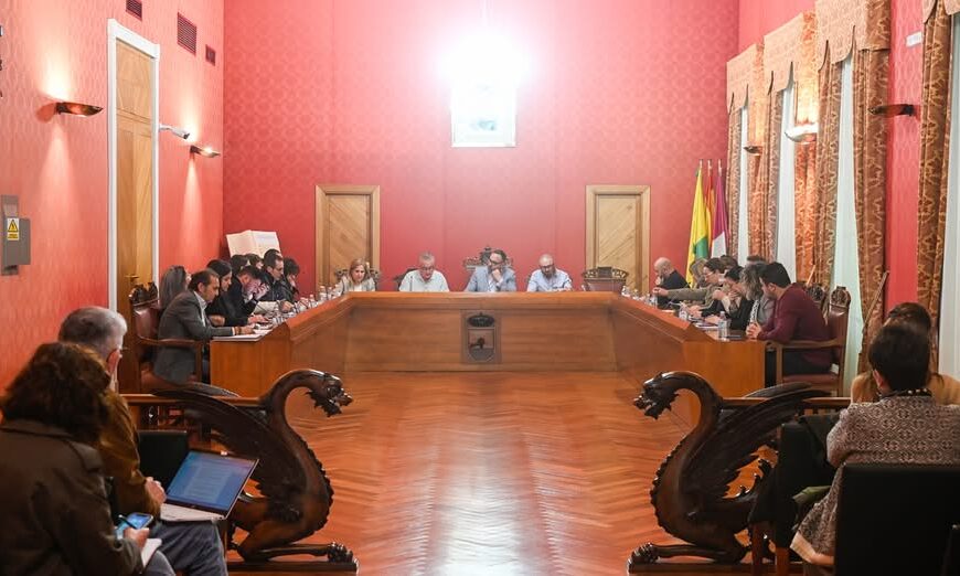 El equipo de gobierno municipal logra incorporar 2 millones de euros adicionales al presupuesto de 2026 gracias a su eficiente gestión económica
