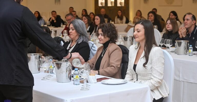 Éxito Rotundo: 100 Plazas Completas para la Celebración del II Brindemos este Sábado