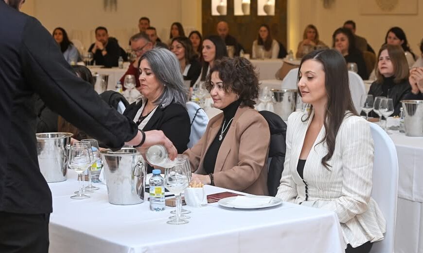 Éxito Rotundo: 100 Plazas Completas para la Celebración del II Brindemos este Sábado