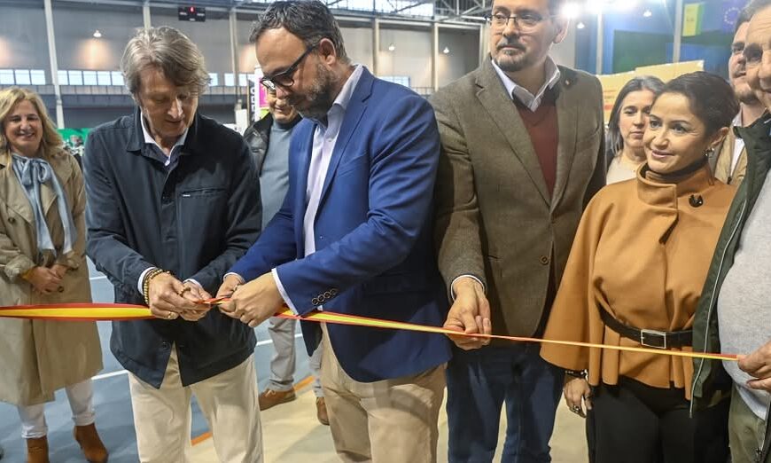 Inauguración de la Feria Stockalia en el Pabellón Cubierto de la Ciudad Deportiva por la Asociación de Empresarios de la Comar