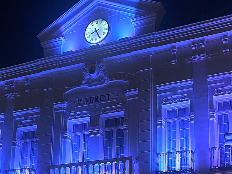 Celebrando el Día Mundial de la Concienciación sobre el Autismo, el Ayuntamiento de Tomelloso se Viste de Azul Hoy Jueves