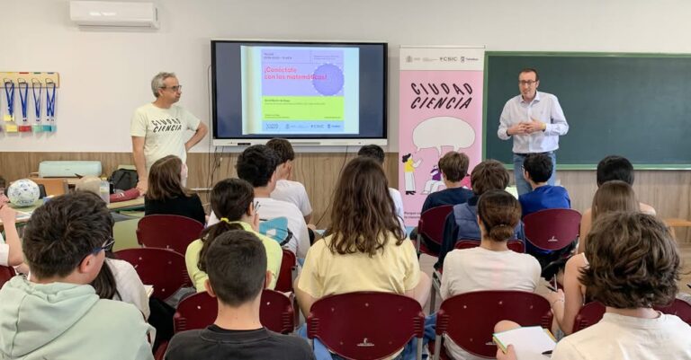 David Martín de Diego conecta a estudiantes del IES Airén a las matemáticas a través de Ciudad Ciencia