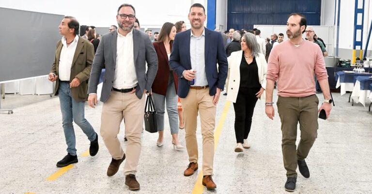 El Alcalde Javier Navarro Enfatiza la Importancia de la Compañía como Piloto en el Tejido Empresarial y Destaca la Unión y Trayectoria de su Equipo Humano