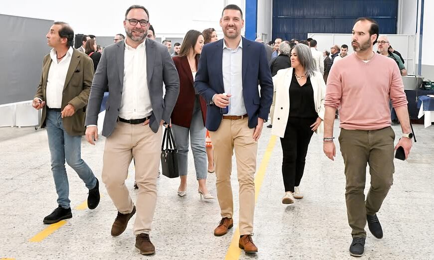 El Alcalde Javier Navarro Enfatiza la Importancia de la Compañía como Piloto en el Tejido Empresarial y Destaca la Unión y Trayectoria de su Equipo Humano