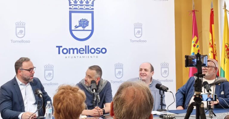 El podcast ‘Un café con historia’ destaca la Romería de Tomelloso en grabación especial desde la Sala Francisco Carretero