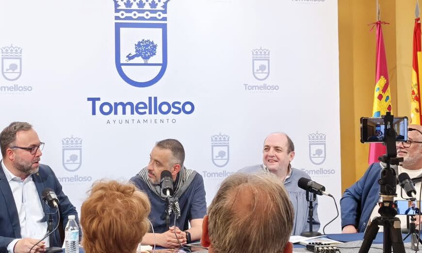El podcast ‘Un café con historia’ destaca la Romería de Tomelloso en grabación especial desde la Sala Francisco Carretero