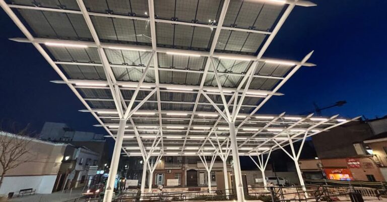 Finalización Inminente del Proyecto de Microclima Exterior en el Mercado de Abastos: Acceso Principal se Reabre Este Jueves Santo Tras Incendio Nocturno