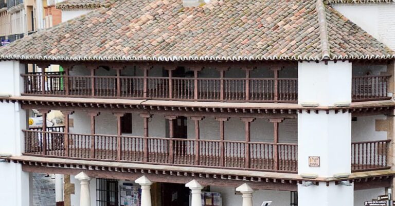 Lanzamiento de la licitación para la renovación del tejado de la histórica Posada de los Portales: Un paso esencial en su conservación