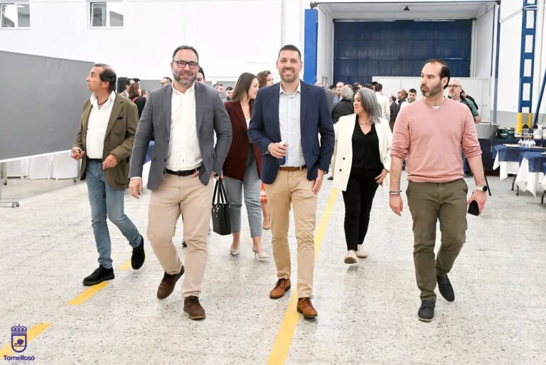 Mecafa conmemora su 40° aniversario destacando como modelo de negocio familiar con alcance global: Alcalde Javier Navarro alaba su notable trayectoria