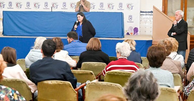 Santiago Imparte Conferencia sobre Francisco Martínez Ramírez en el Casino Tomelloso