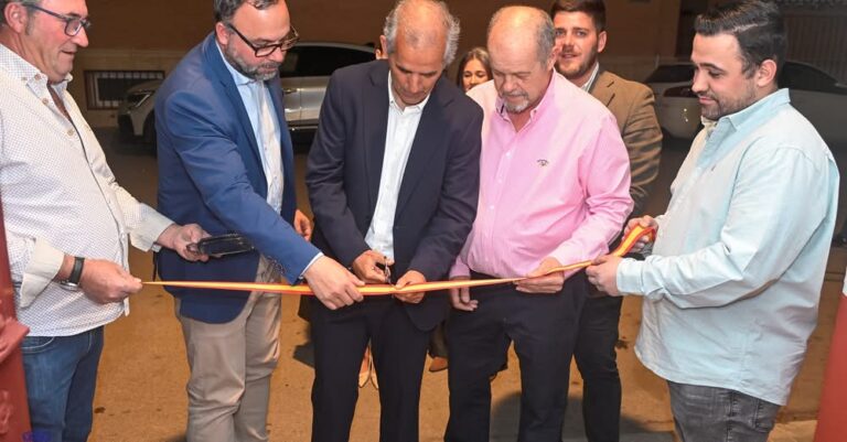 Inicio de las Fiestas Patronales en el Barrio San José de Tomelloso: Celebración Inaugural en el Centro de Barrio