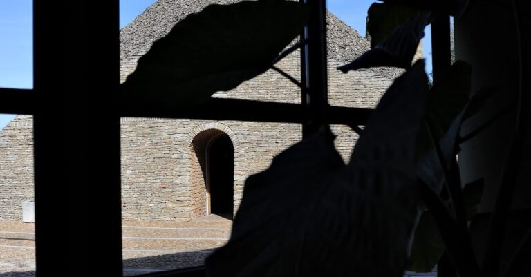 Nuevo Programa Universitario Online Explora la Arquitectura de Piedra Seca Tradicional de La Mancha, Impulsado por Aula Digital Cultura del Vino