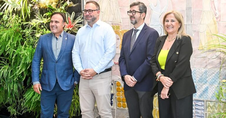 Tomelloso defiende el futuro de la variedad Airén en una jornada técnica con medio centenar de participantes en el Mercado de A…