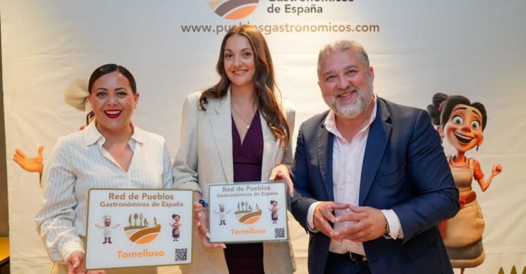 Tomelloso se Une a la Asamblea Nacional de Red de Pueblos Gastronómicos y Recibe Reconocimiento de su Presidente, Fernando Valmaseda